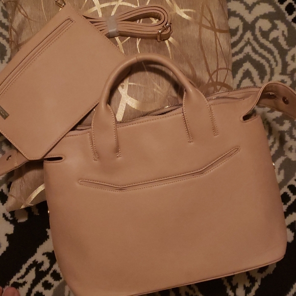 Pink Haley - Picture 3 of 3